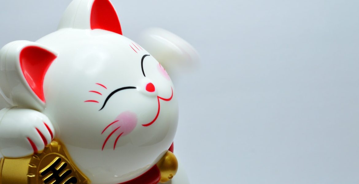 chat japonais en porcelaine
